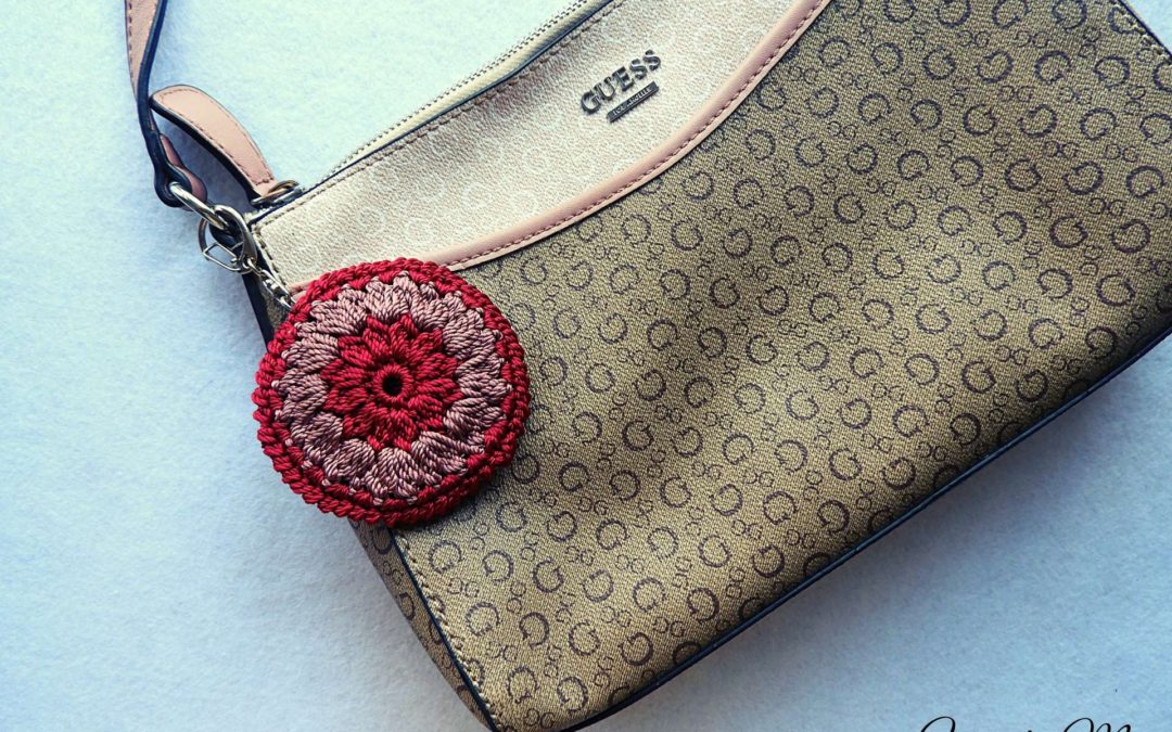 Elegant Earphone Case – free crochet pattern