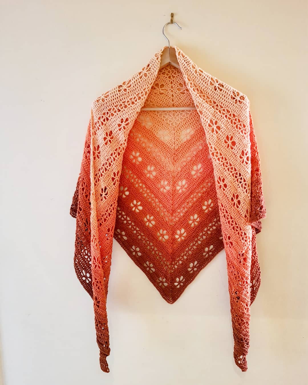 Crochet tiangel shawl using scheepjes whirl