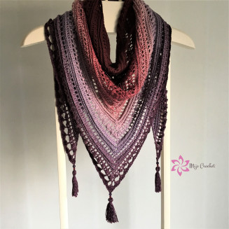 Crochet triangle shawl pattern using Scheepjes whirl