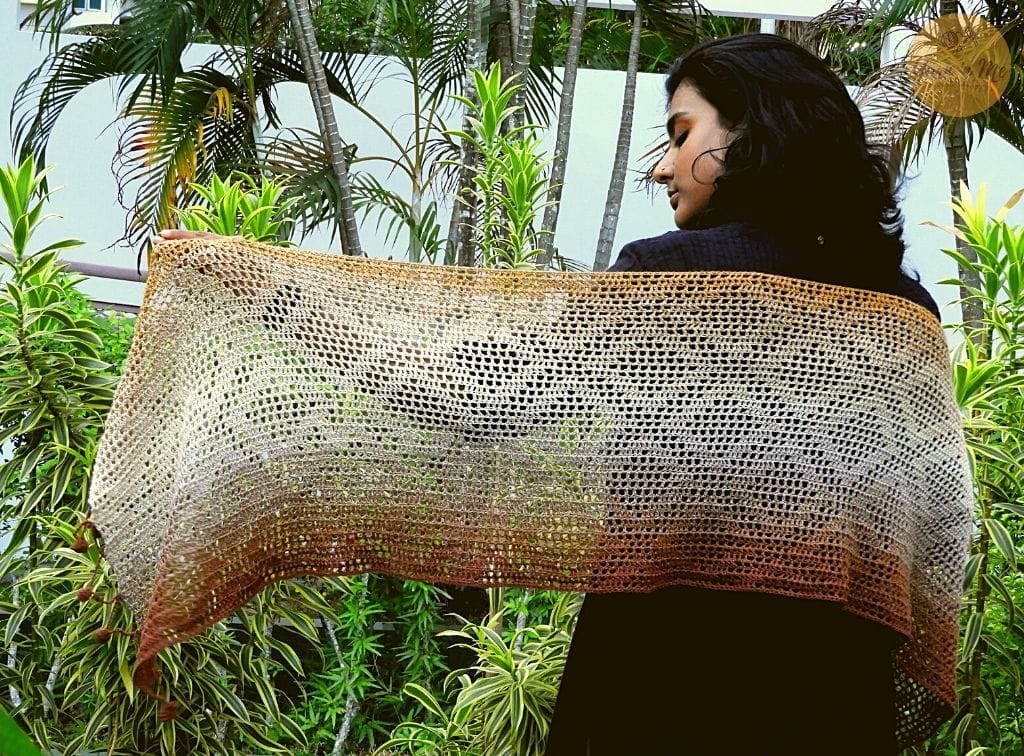 filet crochet shawl pattern using Scheepjes whirl